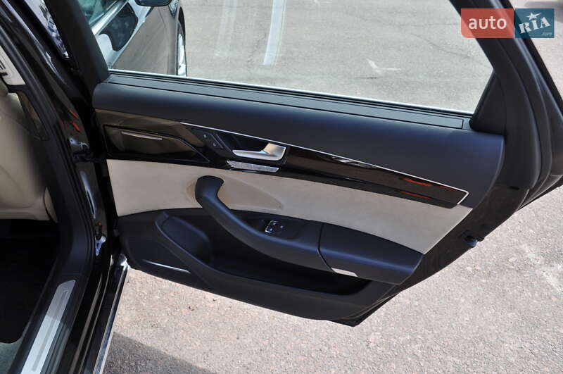 Седан Audi A8 2012 в Киеве