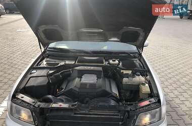 Седан Audi A8 1995 в 