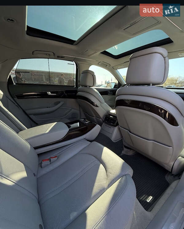 Седан Audi A8 2017 в Днепре