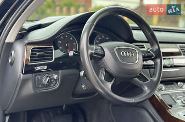 Седан Audi A8 2015 в 