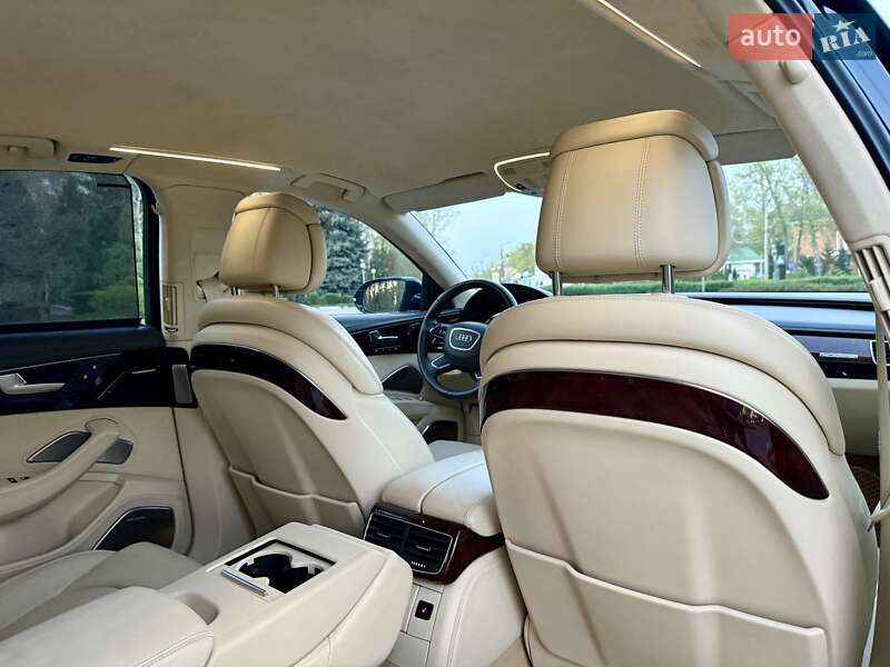 Седан Audi A8 2010 в Киеве