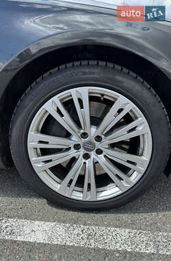 Седан Audi A8 2012 в 