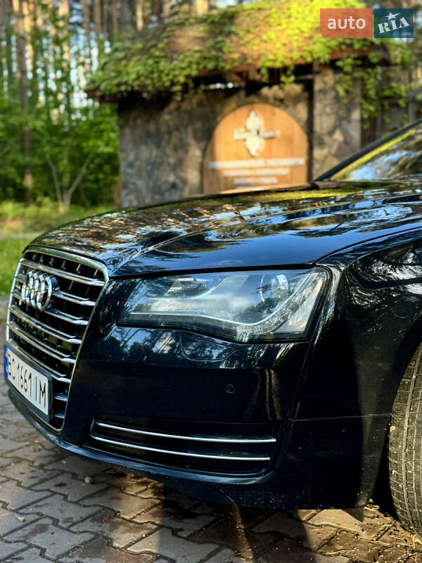Седан Audi A8 2012 в Новояворовске