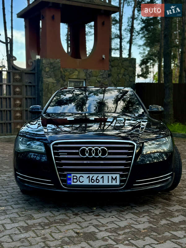 Седан Audi A8 2012 в Новояворовске