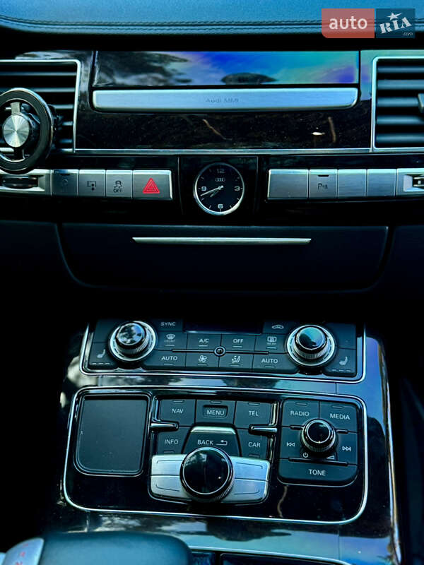 Седан Audi A8 2012 в Новояворовске