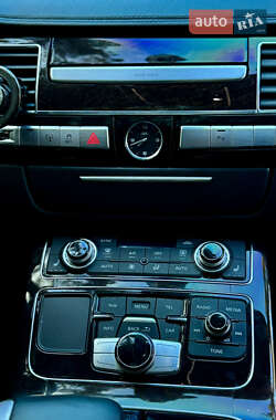 Седан Audi A8 2012 в 