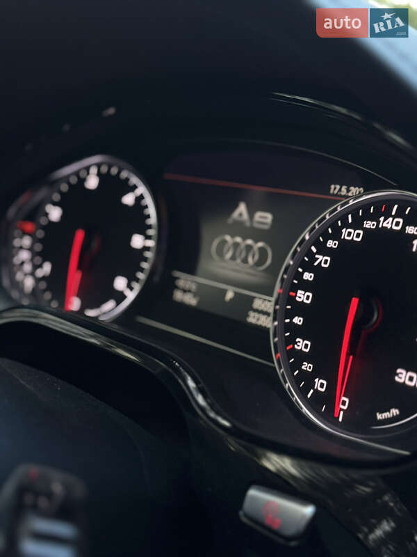 Седан Audi A8 2012 в Новояворовске