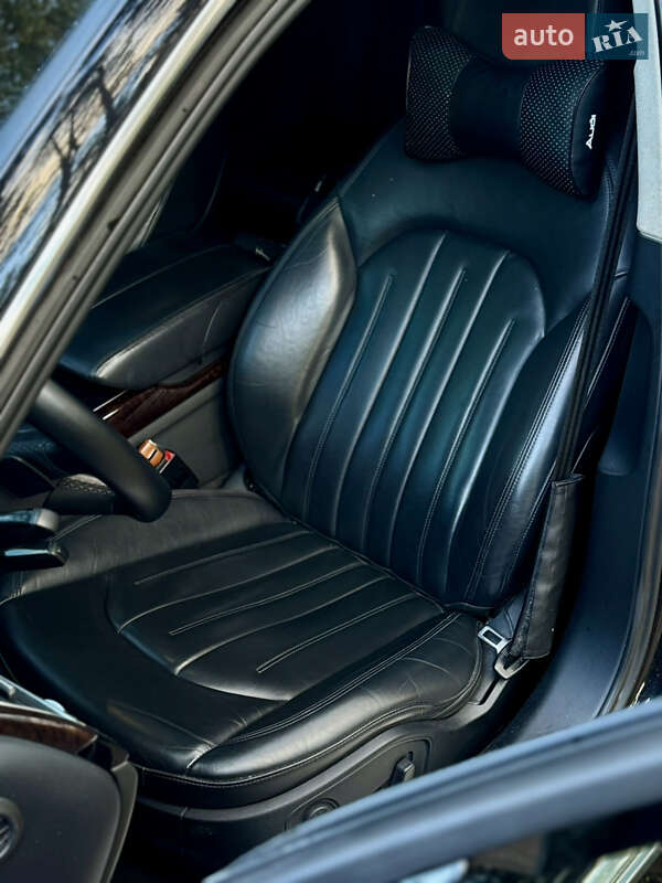 Седан Audi A8 2012 в Новояворовске