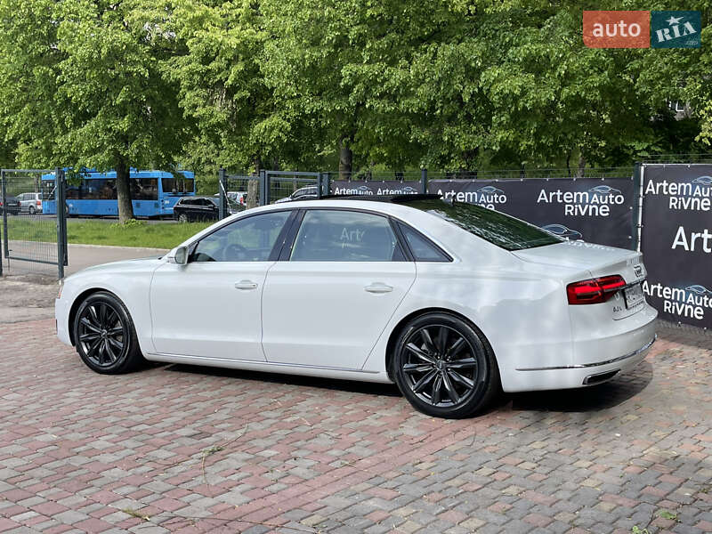 Седан Audi A8 2016 в Ровно