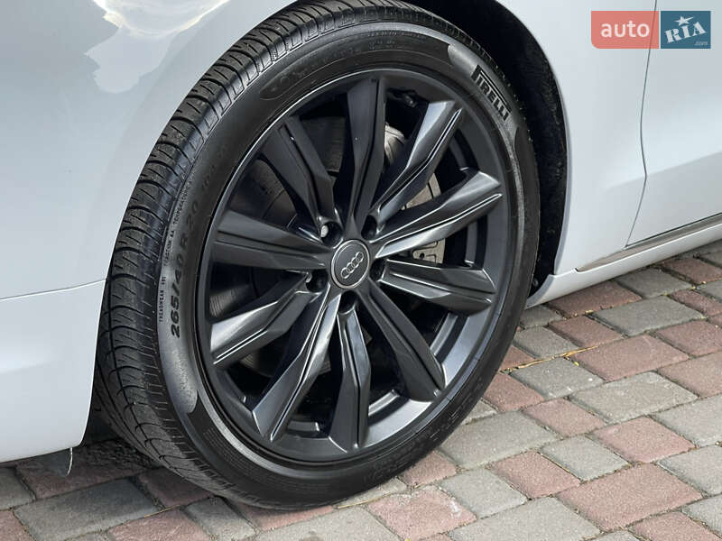 Седан Audi A8 2016 в Ровно