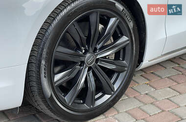 Седан Audi A8 2016 в 
