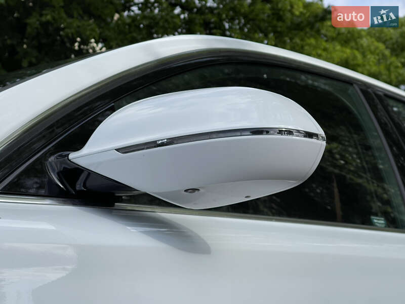 Седан Audi A8 2016 в Ровно