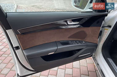 Седан Audi A8 2016 в 
