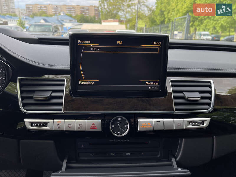 Седан Audi A8 2016 в Ровно