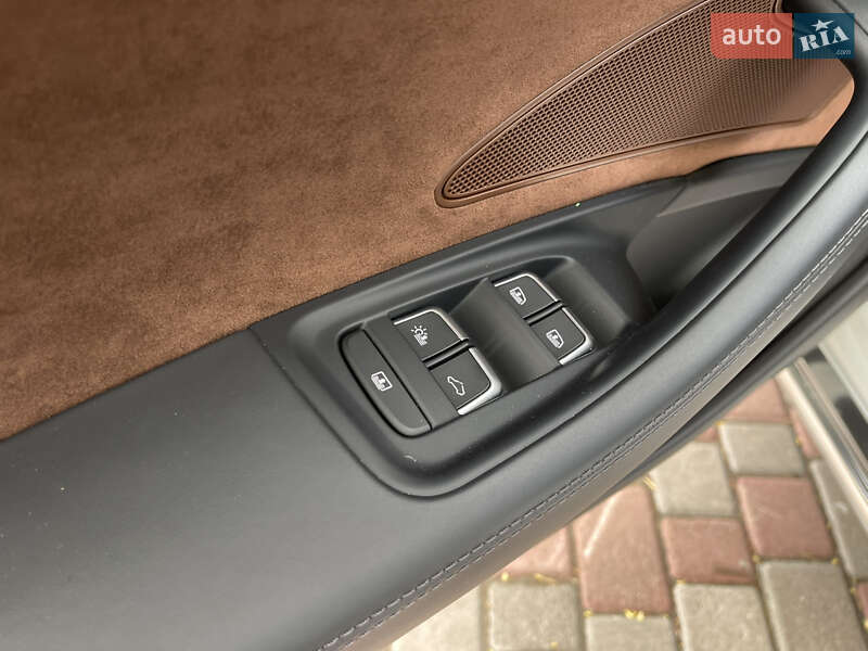 Седан Audi A8 2016 в Ровно