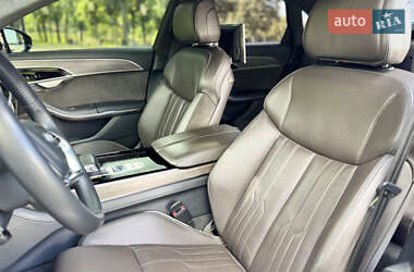Седан Audi A8 2017 в 