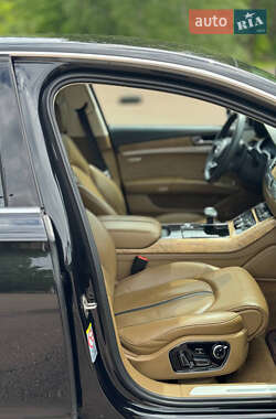Седан Audi A8 2013 в 