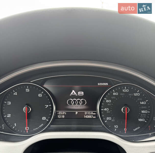 Седан Audi A8 2013 в Києві