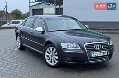 Седан Audi A8 2004 в Нововолынске