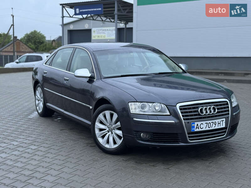 Седан Audi A8 2004 в 