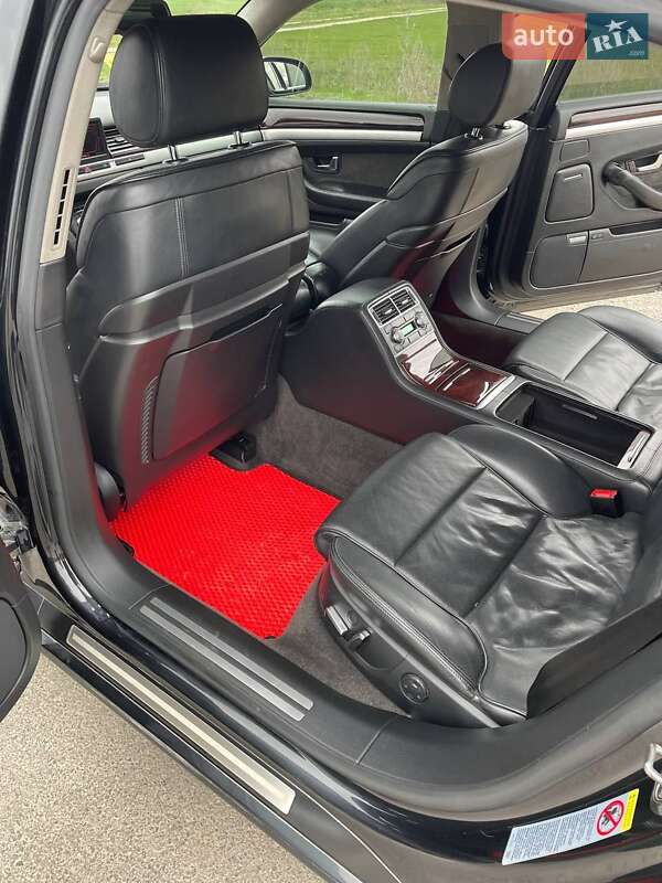 Седан Audi A8 2004 в Хоросткові