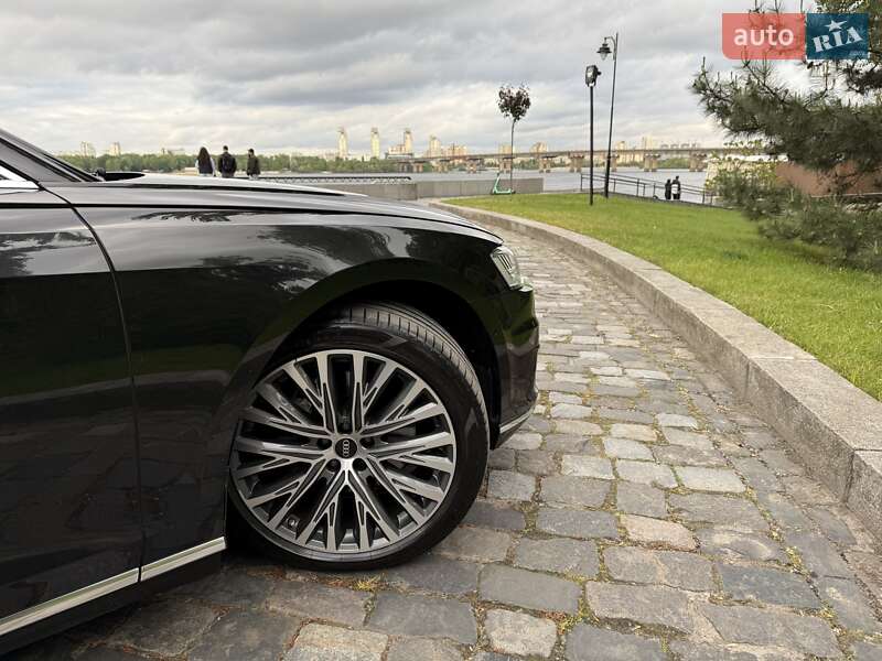 Седан Audi A8 2021 в Киеве