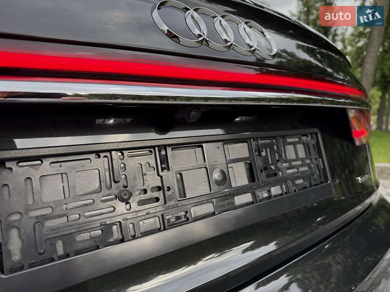 Седан Audi A8 2021 в Киеве
