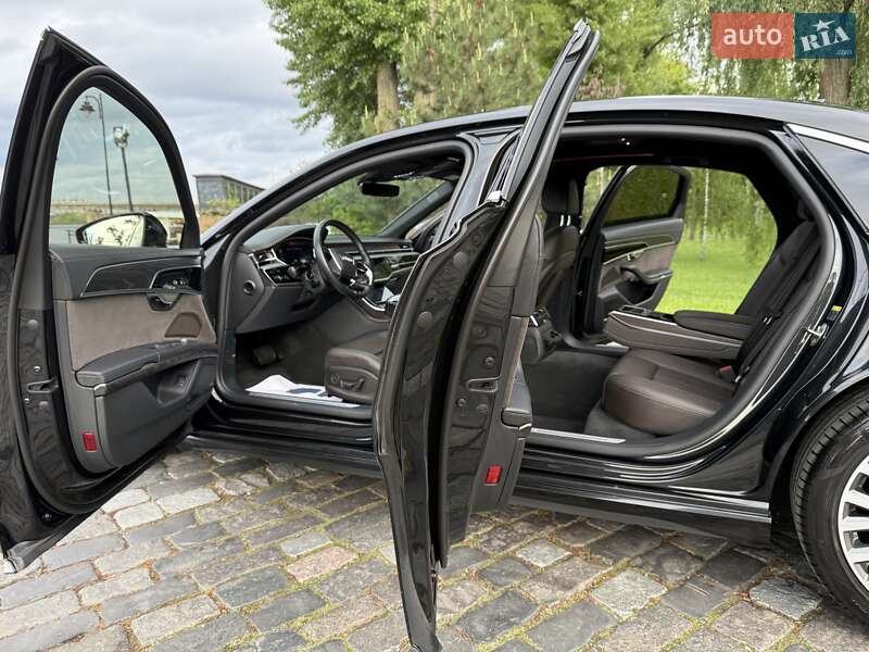 Седан Audi A8 2021 в Киеве