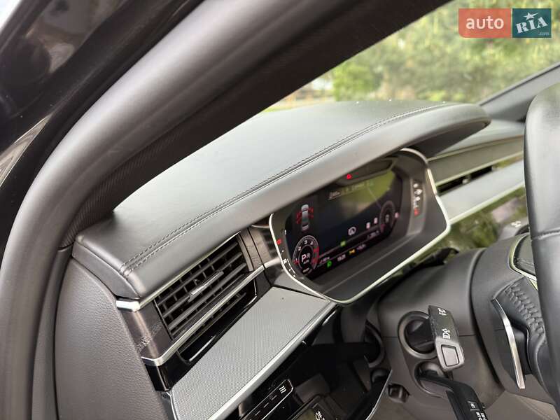 Седан Audi A8 2021 в Киеве