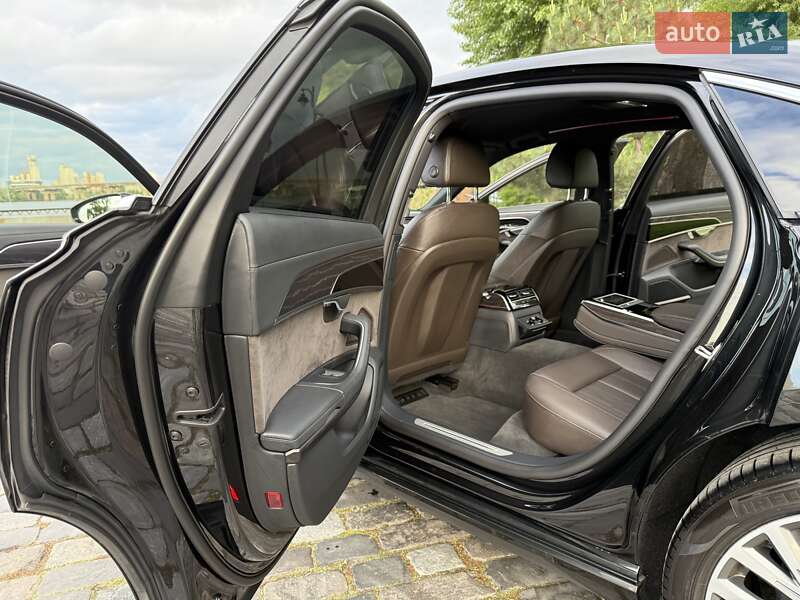 Седан Audi A8 2021 в Киеве