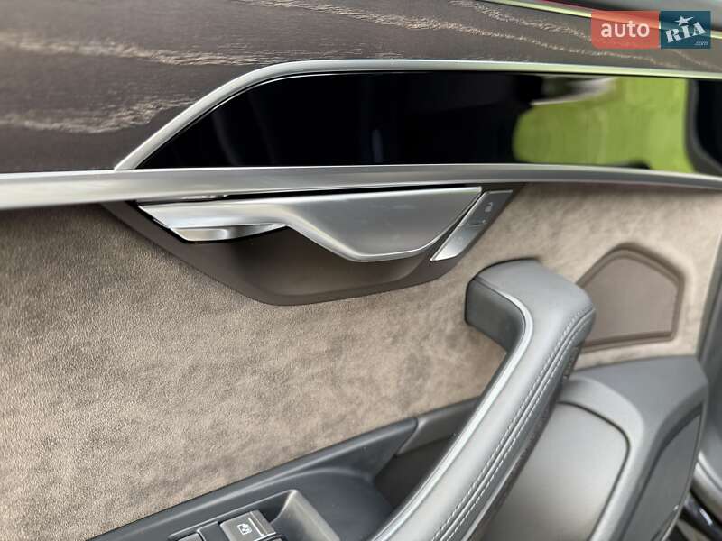Седан Audi A8 2021 в Киеве