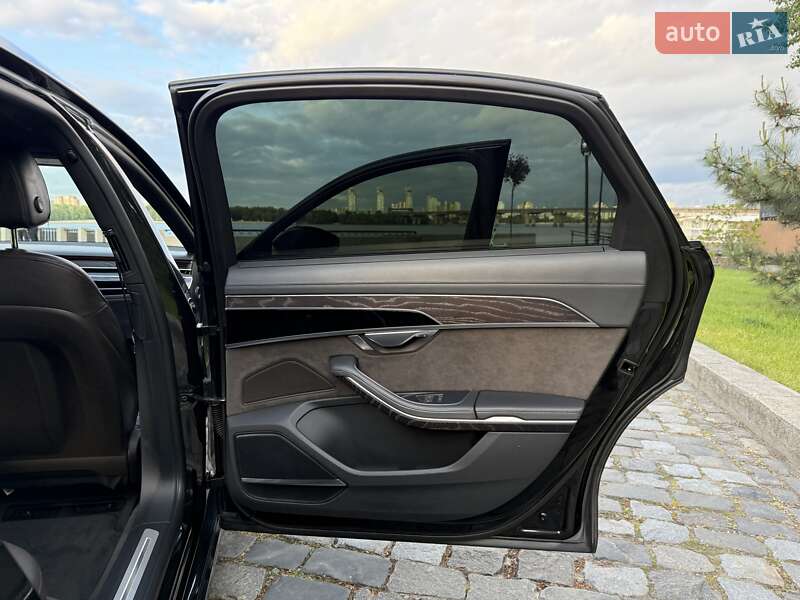 Седан Audi A8 2021 в Киеве