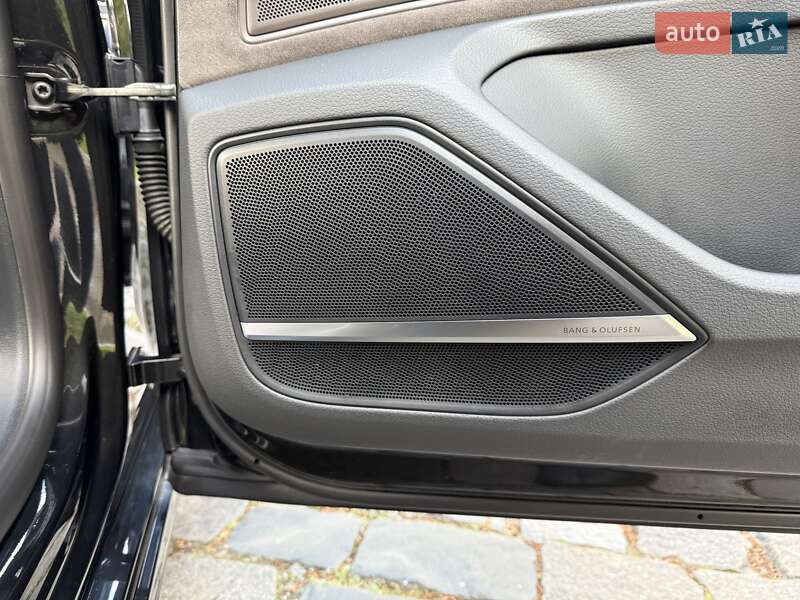 Седан Audi A8 2021 в Киеве