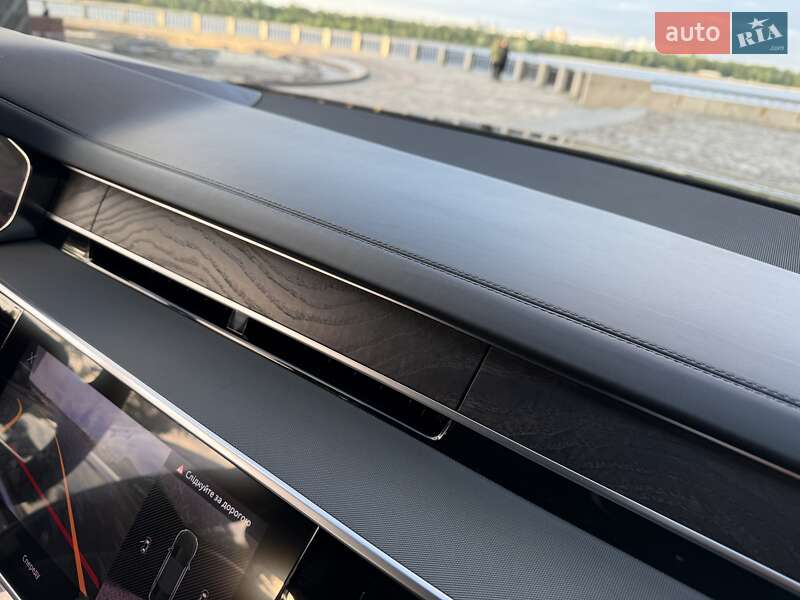 Седан Audi A8 2021 в Киеве