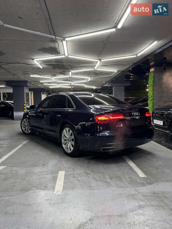 Седан Audi A8 2016 в Одессе