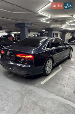 Седан Audi A8 2016 в 