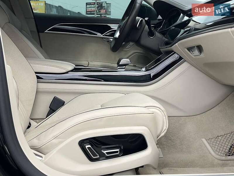 Седан Audi A8 2018 в Львові