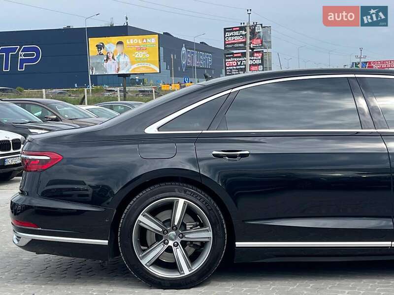 Седан Audi A8 2018 в Львові