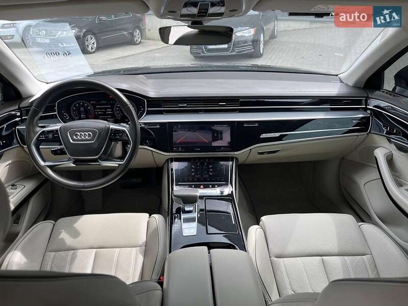Седан Audi A8 2018 в Львові