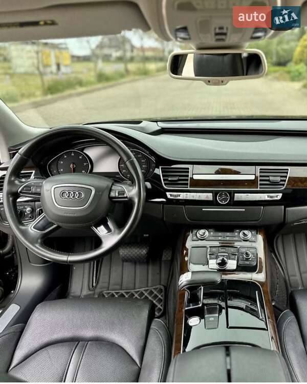 Седан Audi A8 2015 в Измаиле