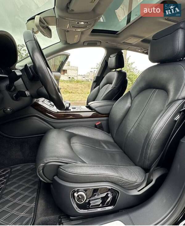 Седан Audi A8 2015 в Измаиле