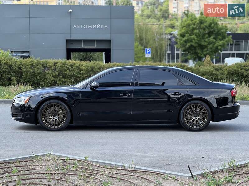 Седан Audi A8 2015 в Дніпрі