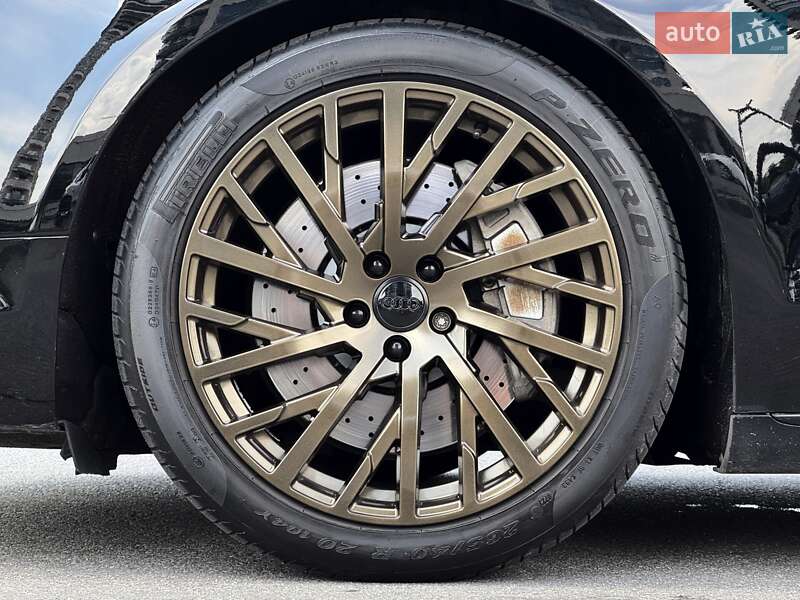 Седан Audi A8 2015 в Дніпрі