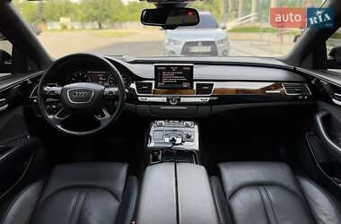 Седан Audi A8 2015 в 