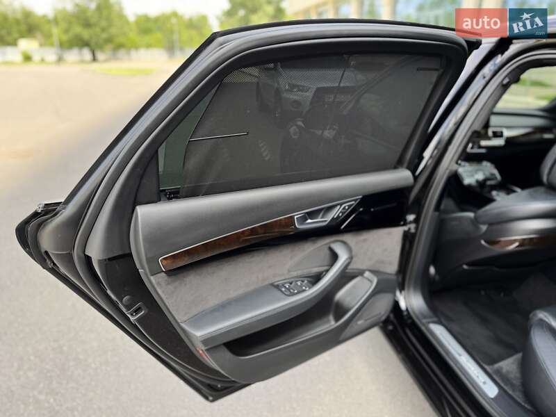 Седан Audi A8 2015 в Дніпрі