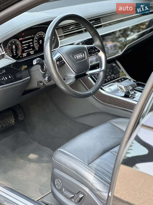Седан Audi A8 2021 в Киеве