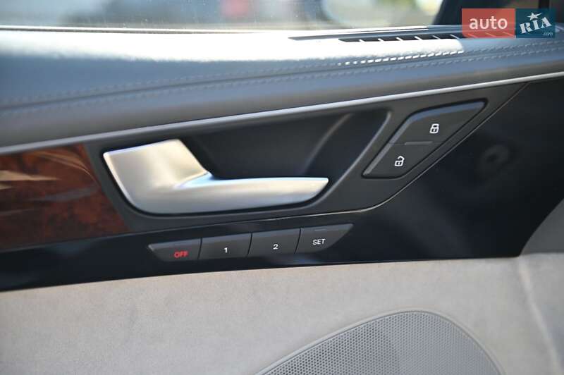 Седан Audi A8 2010 в Рівному