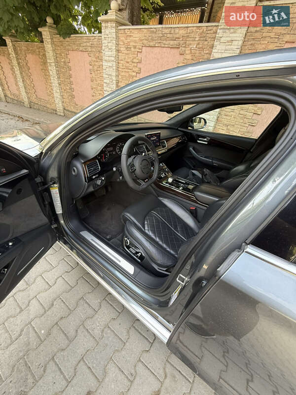 Седан Audi A8 2014 в Чернівцях