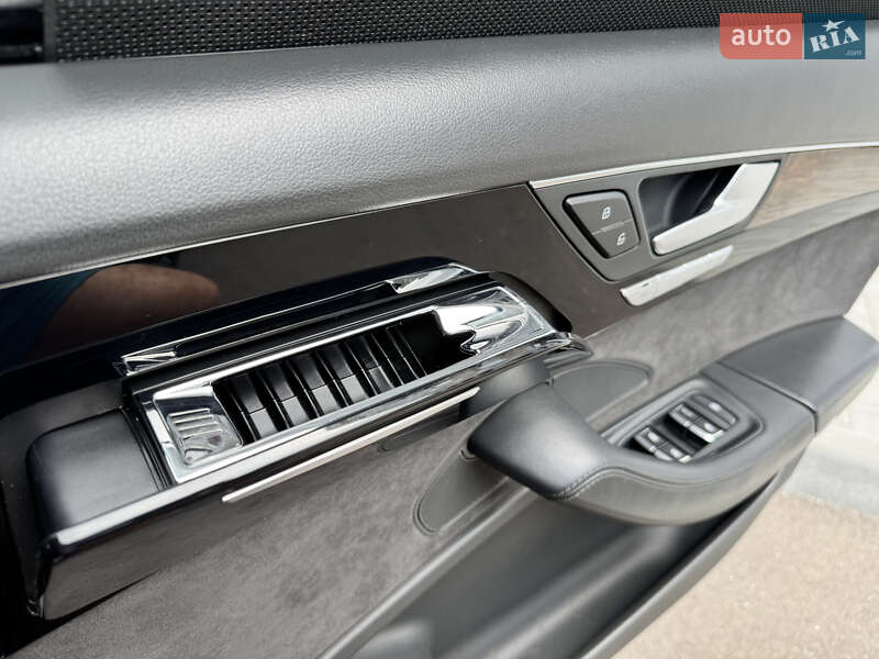 Седан Audi A8 2017 в Киеве