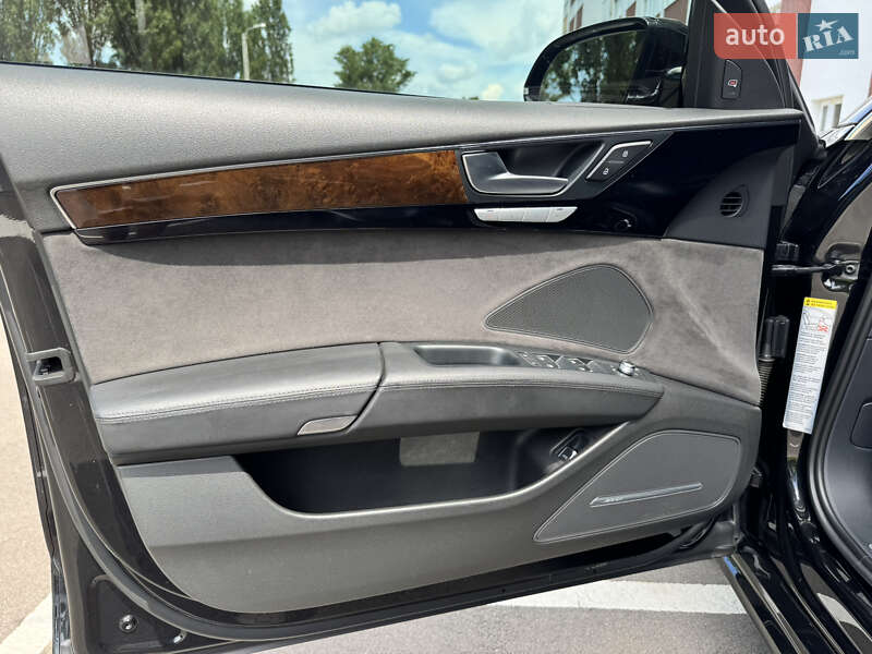 Седан Audi A8 2017 в Киеве